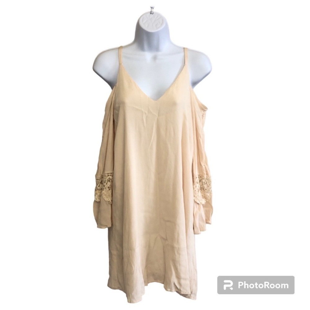 ASTR THE LABEL Cold Shoulder Bell Sleeves Lace Bohemian Shift Dress Size S